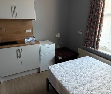 Studio to rent - Photo 2