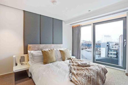 Duplex penthouse on the top levels of The W Hotel in Leicester Square, with access to hotel services and a private roof terrace. - Photo 5