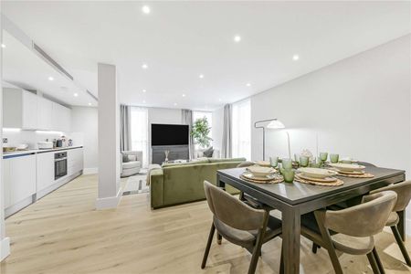 Stunning three bedroom apartment located moments away from Baker Street. - Photo 4