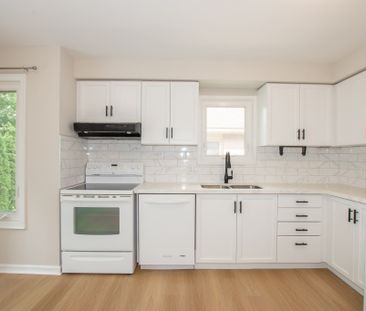 30 Madison Court E, Welland - 3 Bedroom Main Unit - Photo 1