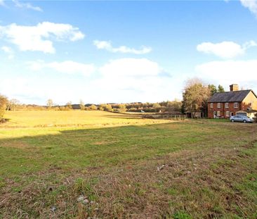 A three bedroom cottage with views of the surrounding countryside. - Photo 6