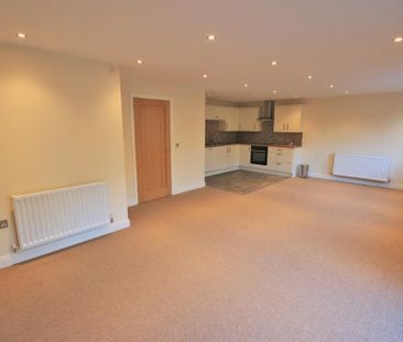 2 bedroom ground floor flat to rent - Photo 4