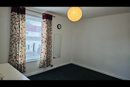 3 Bed Terraced House, Derby Road, SO14 - Photo 5