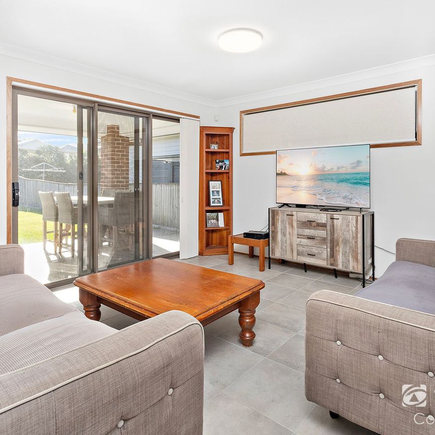 Spacious 4-Bedroom Duplex Opposite Werri Beach - Photo 1