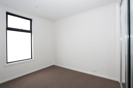 98 Royal Road, Braybrook VIC 3019 - Photo 2