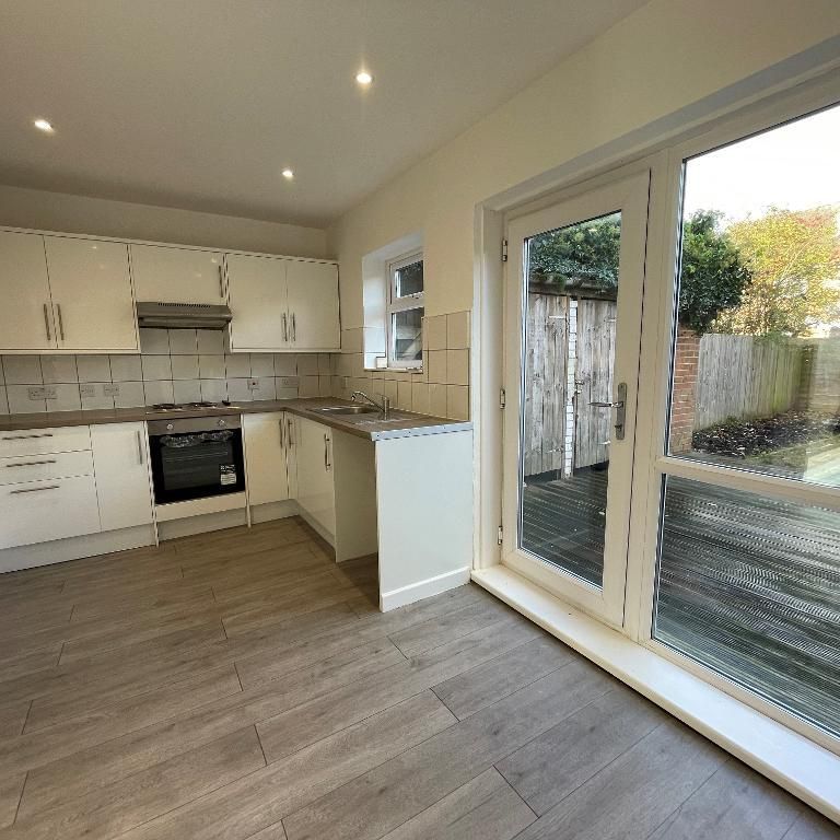 3 Bedroom Terraced House To Rent - Photo 1