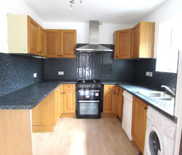 2 bedroom end of terrace house to rent - Photo 4