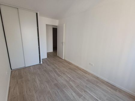location Appartement T4 DE 80.7m² À BOBIGNY - Photo 2