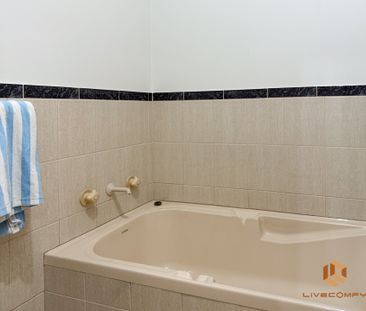 Victoria Park - Photo 6