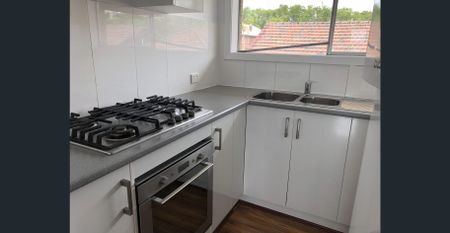 Live on the top floor and let the breeze flow through - Photo 5