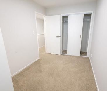 Modern 3-Bedroom Townhouse in Mangere Bridge - Photo 2