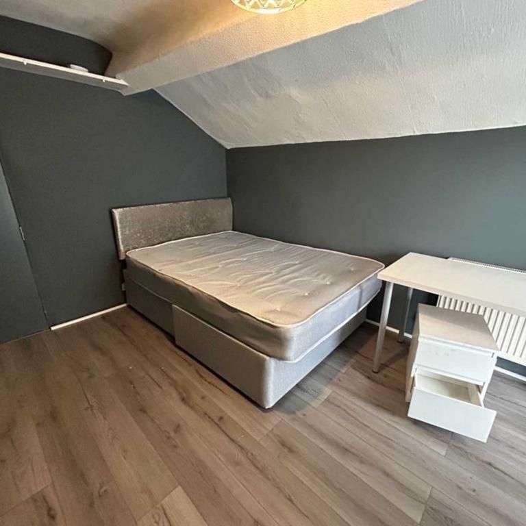 5 bedroom apartment to rent - Photo 1