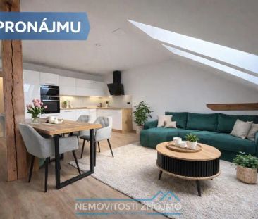 Pronájem plně vybaveného podkrovního bytu 2+kk v centru Znojma - Fotografie 6
