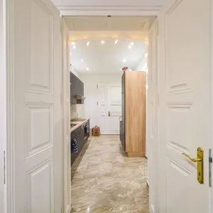 Charmante 2,5-Zimmer-Wohnung in der Nähe des Augartens mit hervorragender Verkehrsanbindung - Photo 2