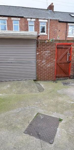 3 bedroom terraced house to rent - Photo 1