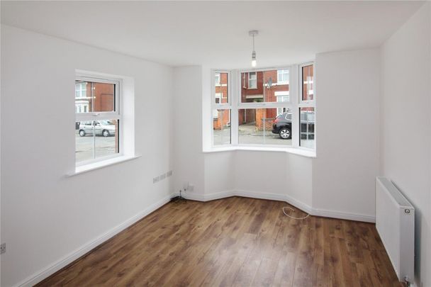 2 Bedroom House to Rent in Grove Road, Rushden, Northants, NN10 - Photo 1