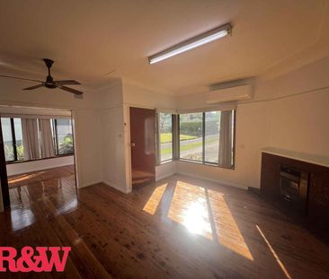 SPACIOUS FAMILY HOME IN BRADBURY !! - Photo 2