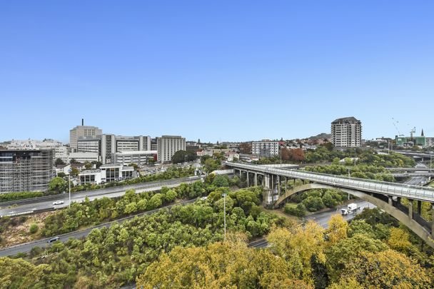 2 Brm Furnished Apartment with Carpark - Photo 1