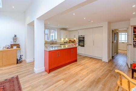 4 bedroom semi-detached house to rent - Photo 2