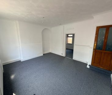 3 bed Terraced - To Let - Photo 2