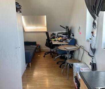 1 Bed Flat, Eastern Avenue, IG2 - Photo 1