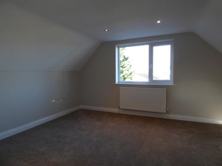 4 bedroom detached house to rent - Photo 3