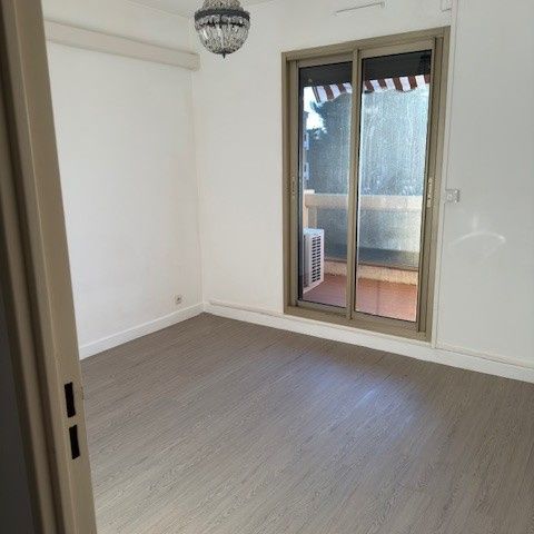 Location Appartement 4 pièces 93m² MARSEILLE 8ème - Photo 1