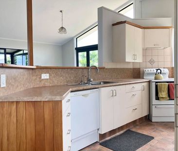 Generous Living on Gardenia - Photo 4