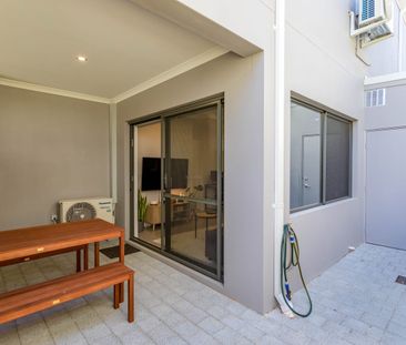 LOCATION! LOCATION! LOCATION! - Photo 5