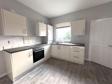 3 bedroom end of terrace house to rent - Photo 4