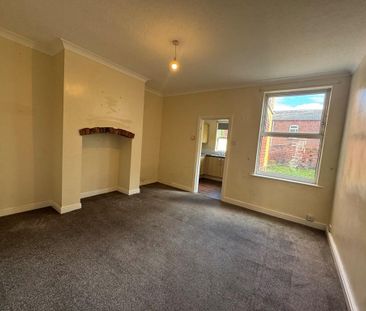 2 bedroom end of terrace house to rent - Photo 2