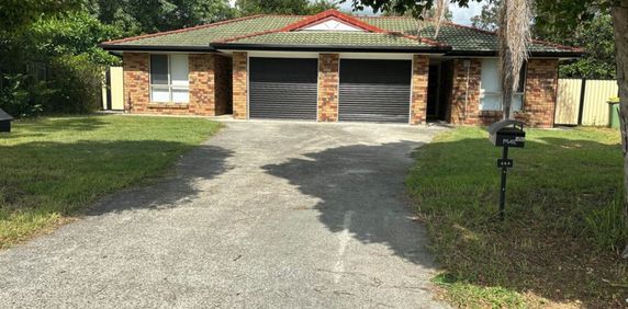 Renovated 3-Bedroom Villa - Photo 2