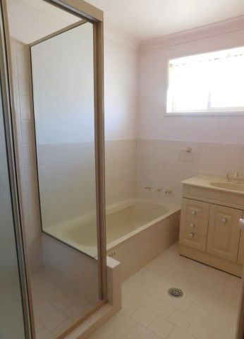 2/23 Campbell Road, TAMWORTH NSW 2340 - Photo 5