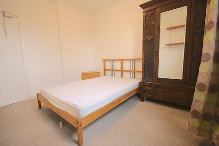 3 bedroom flat to rent - Photo 5