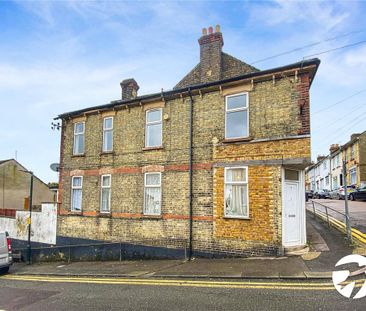 3 bedroom end of terrace house to rent - Photo 2