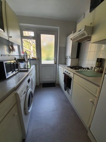 2 Bed Flat, Twyford Court, W3 - Photo 4