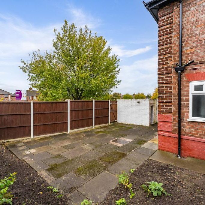 3 bedroom end of terrace house to rent - Photo 1