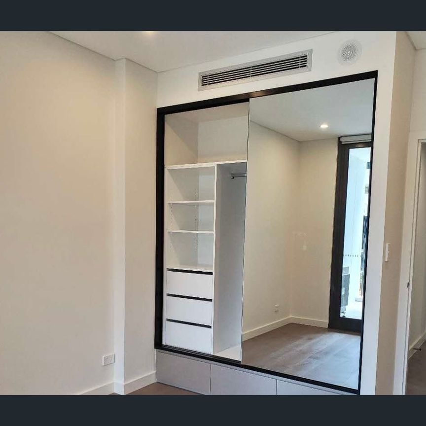 Impressive 1-Bedroom Apartment Plus Study | Convenient Macquarie Park - Photo 1