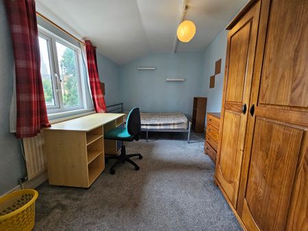 6 Bed Student Accommodation - Photo 2