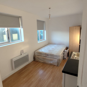 Studio to rent - Photo 2