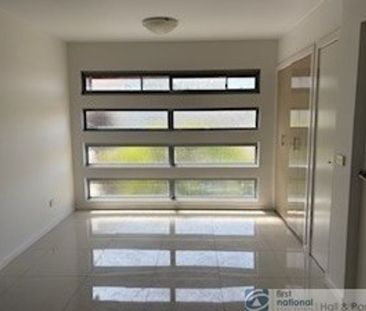 STYLISH ONE BEDROOM APARTMENT - Photo 5