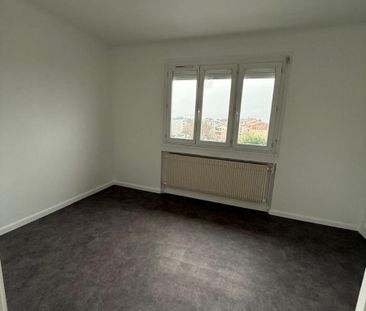 Location Appartement 4 pièces 79m² DECINES CHARPIEU 69150 - Photo 5