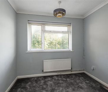 3 bedroom end of terrace house to rent - Photo 3