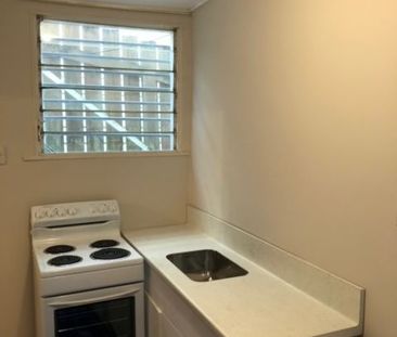 Hataitai Large bedsit - Photo 5