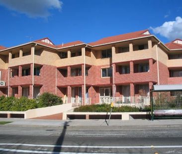 Cozy and Large! Three bedroom unit right next to the Light-Rail!!! - Photo 3