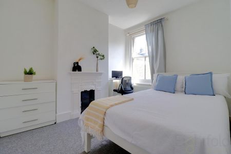4 bedroom terraced house to rent - Photo 4