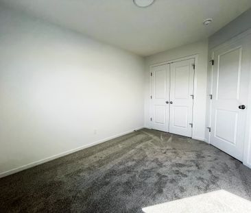 Special Incentive. Brand New 3 Bed + Den Upper Floor | 1727 Sq Ft |... - Photo 5