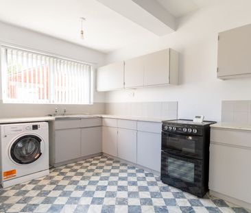 3 Bedroom - Photo 4