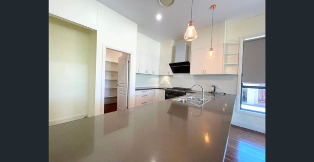 Luxury Family Home for Lease | 5 Bedrooms | Castle Hill - Photo 1