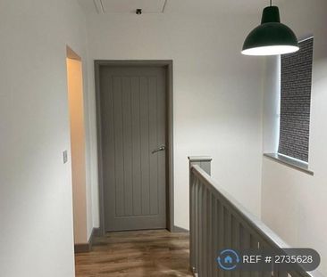 3 bedroom flat to rent - Photo 6